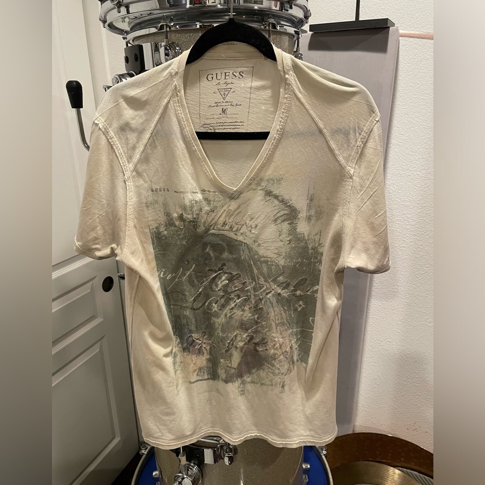 2 shirts Guess V-Neck t-shirts (2)